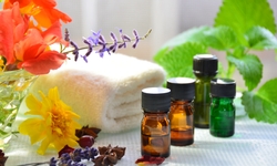 Wellness-Angebot Aromaömassage, Massae mit Aromaöl